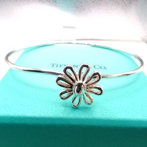 Tiffany & Co. Silver Daisy Bangle Bracelet - Blue
